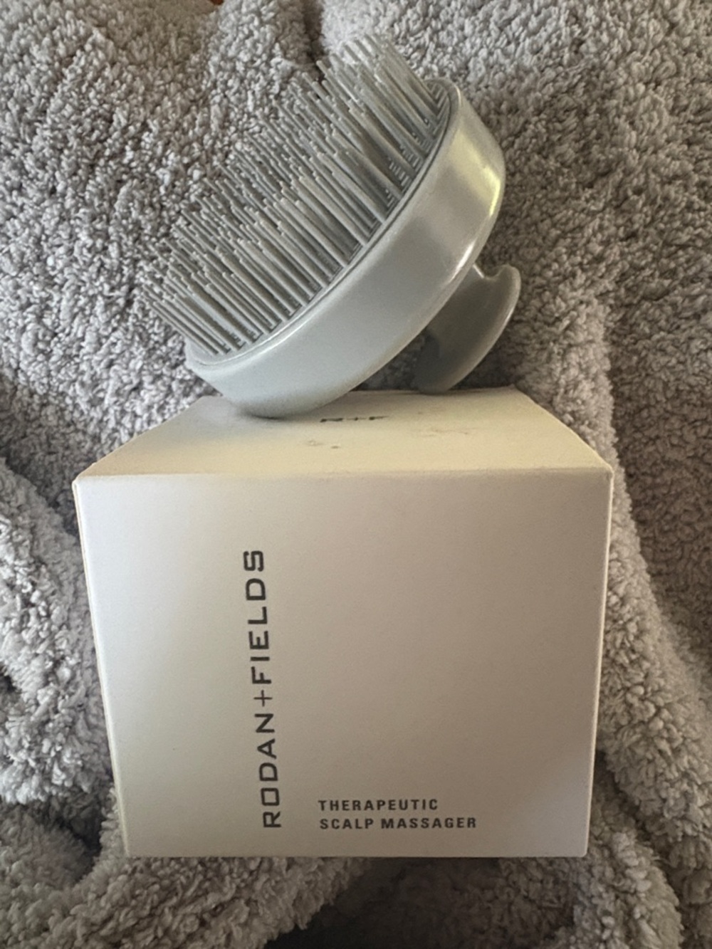 Rodan + Fields Scalp Massager in Light Gray